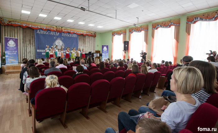 «Разрушить официоз»: в городе детства спели о Боге и надежде